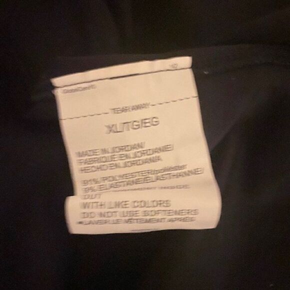 Under Armor Cold Gear Black/Orange 1/2 Zip Color Block sweatshirt, size XL - Picture 6 of 6